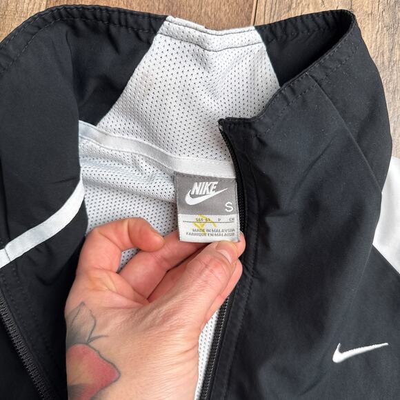 Vintage Nike Soccer Jacket Women's Small Black Athletic Training Fitness 6542 - Picture 3 of 14